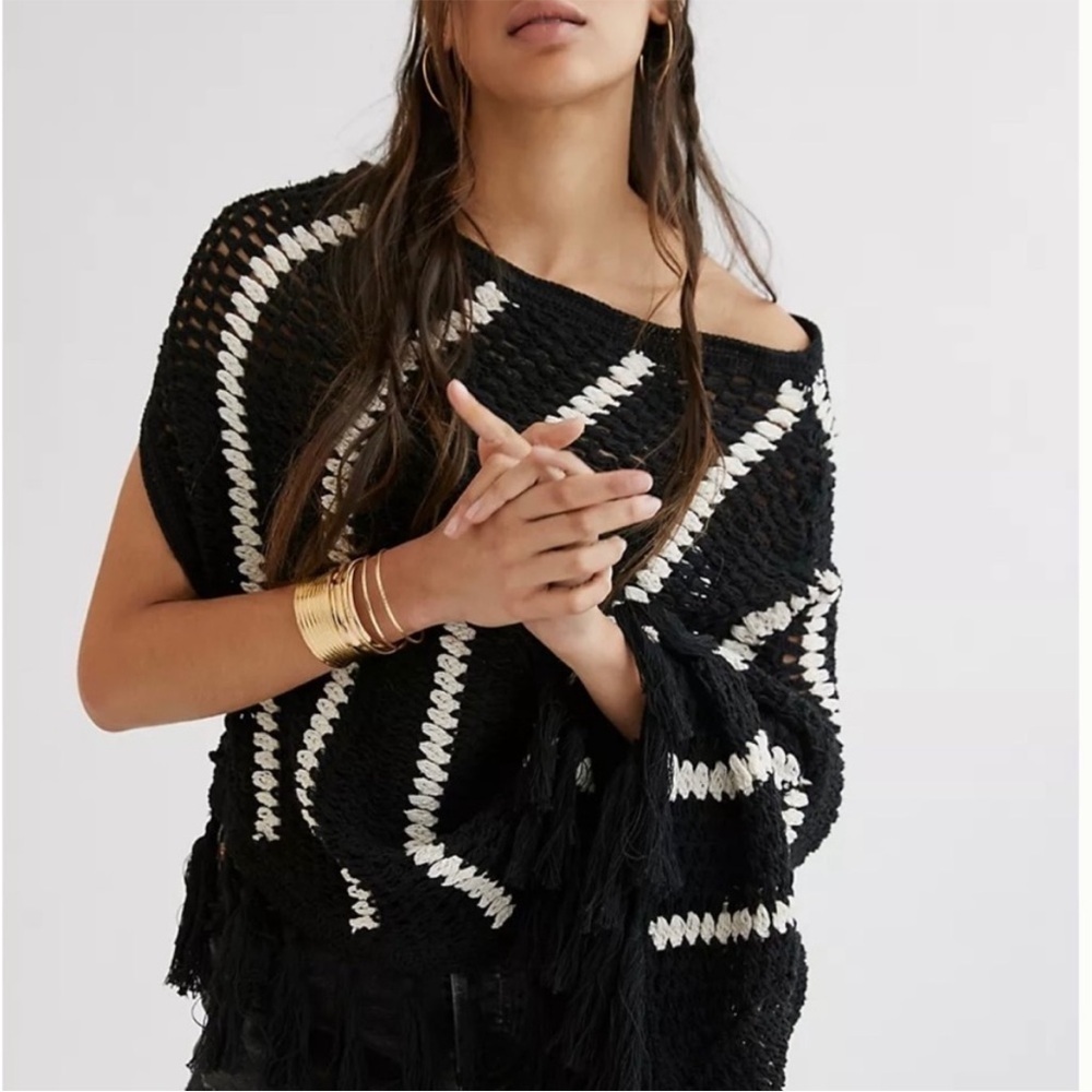 ANTHROPOLOGIE ONE SHOULDER CROCHET PONCHO BLACK AND WHITE ONE SIZE